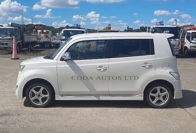 TOYOTA bB 2015